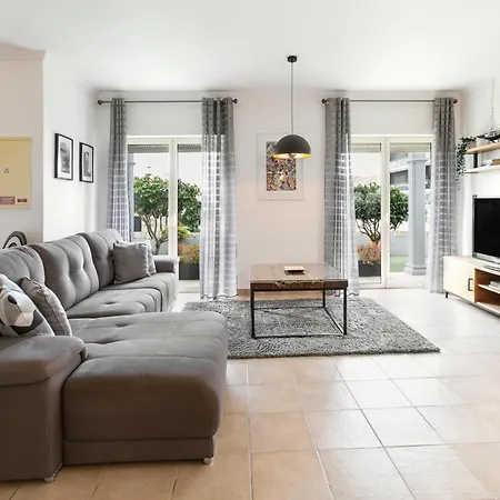 Villa Pool & Charm